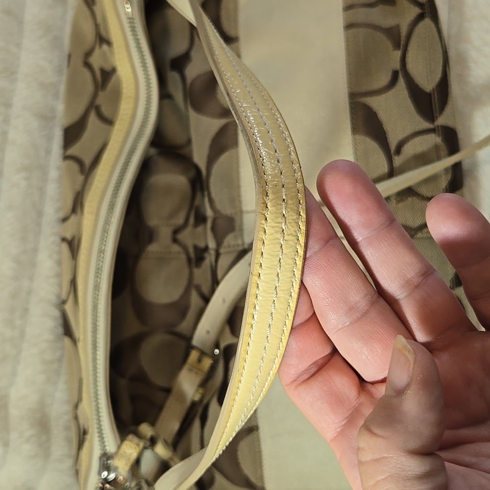 Coach Brown and Cream Signature Shoulder/Crossbody Bag - Picture 4 of 11